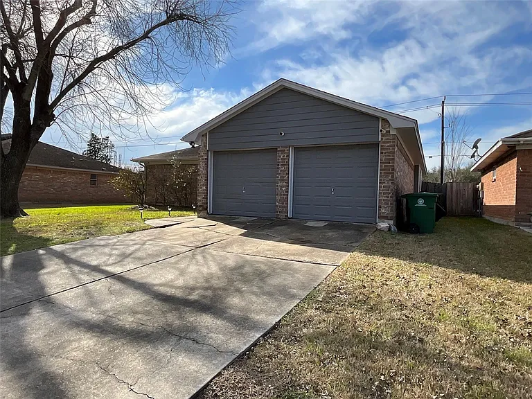 518 Barrow Downs Way — Photo 2