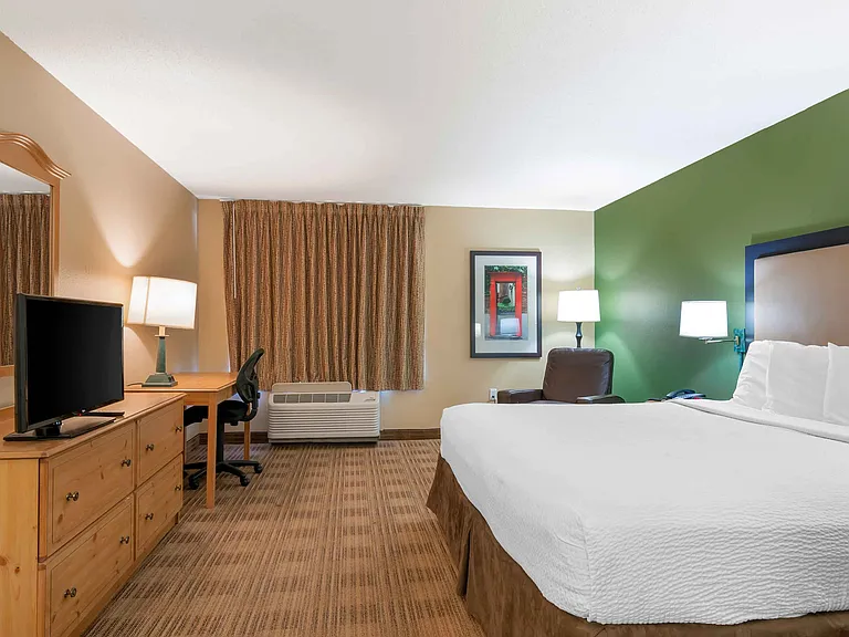 1 Bedroom Suite - 1 King Bed