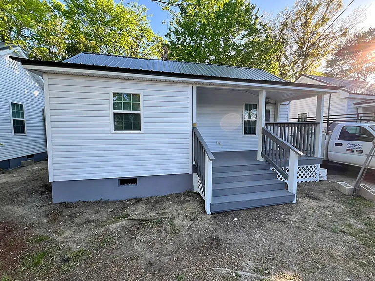 108 E Dewey St — Photo 4