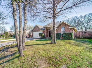 936 Herby Del Trl, Azle, TX 76020