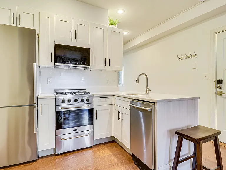 409 Constitution Ave NE #1 — Photo 8