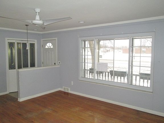 5th image of 23130 Masonic Blvd