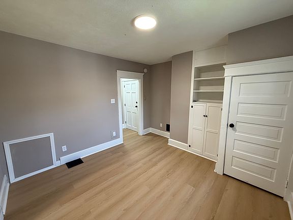 2nd image of 532 N Scott St #3
