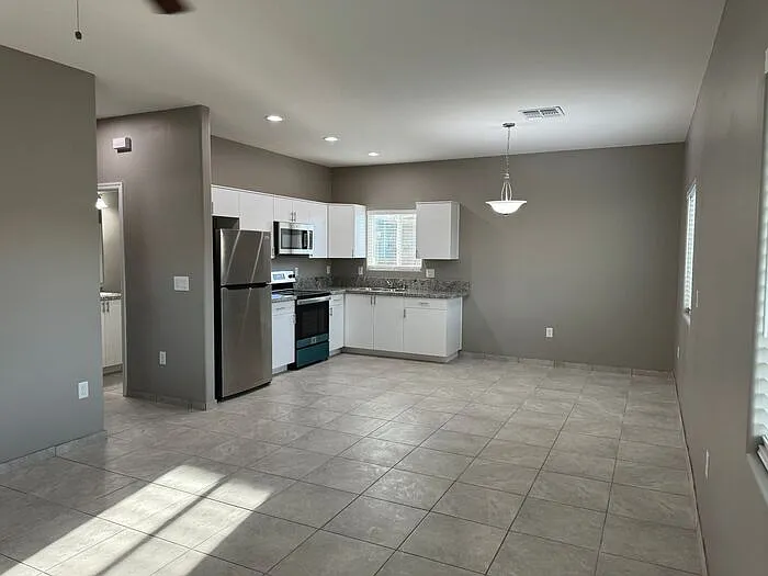 3 bed, 2.0 bath, 1079 sqft, $1,495 — Photo 1