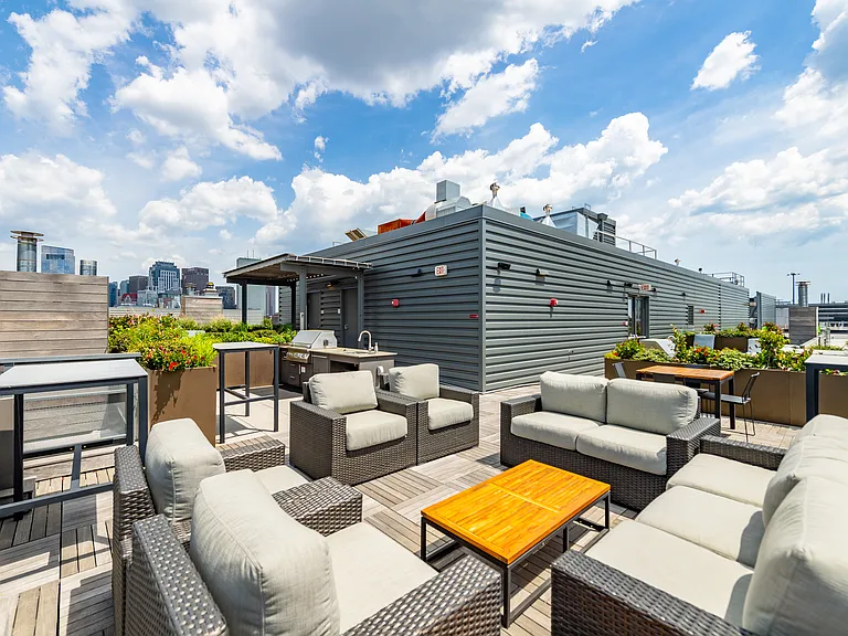 32 Traveler St #Penthouse 8 — Photo 25