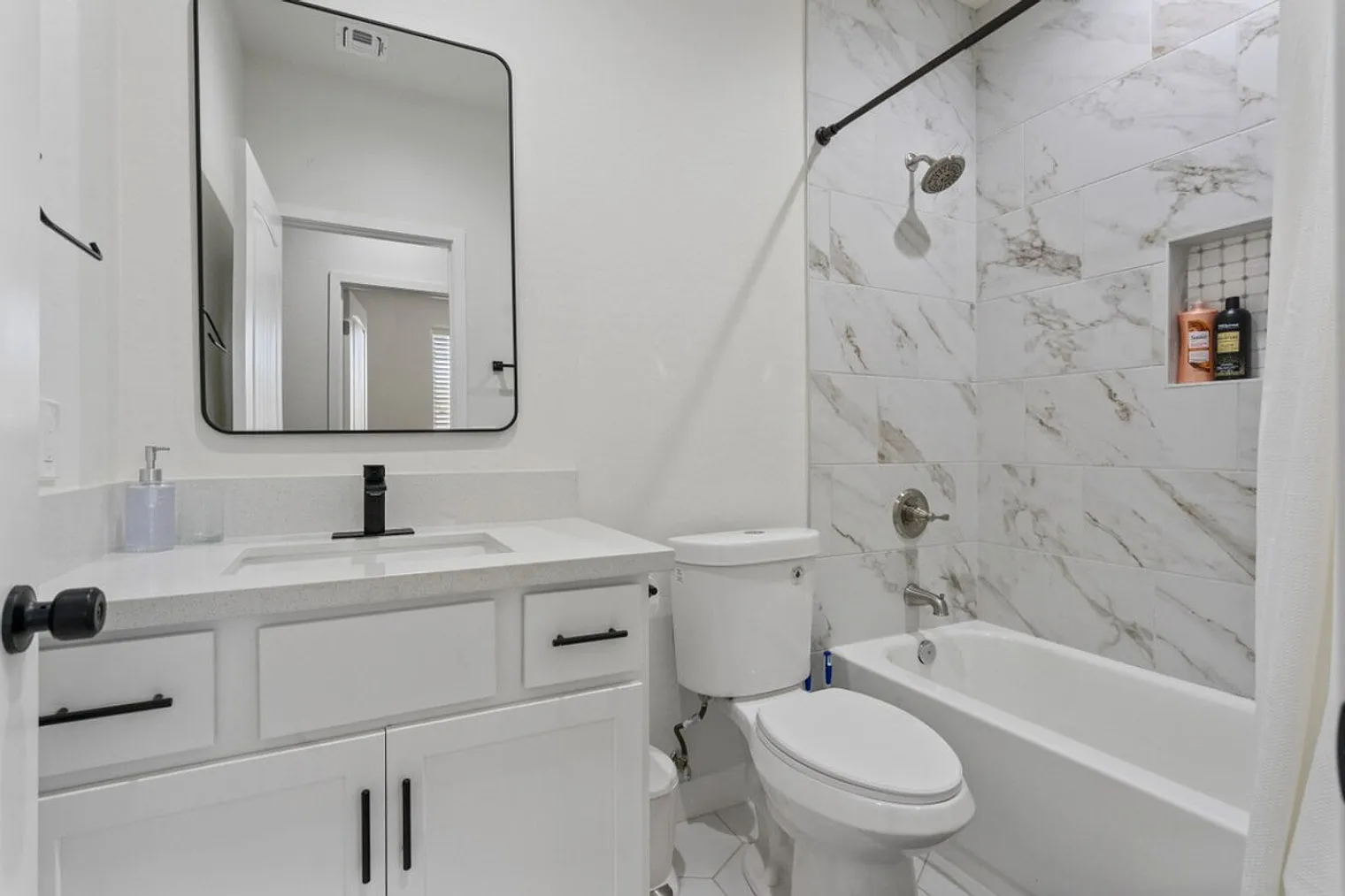 4 bed, 3.5 bath, $4,374 — Photo 3