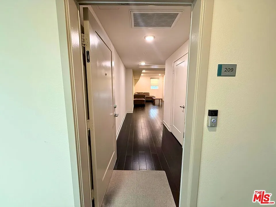 3 bed, 2.0 bath, 1370 sqft, $3,700 — Photo 2