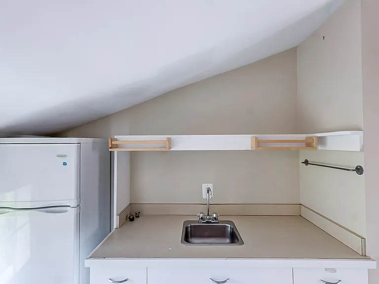 13 E Henrietta St — Photo 3