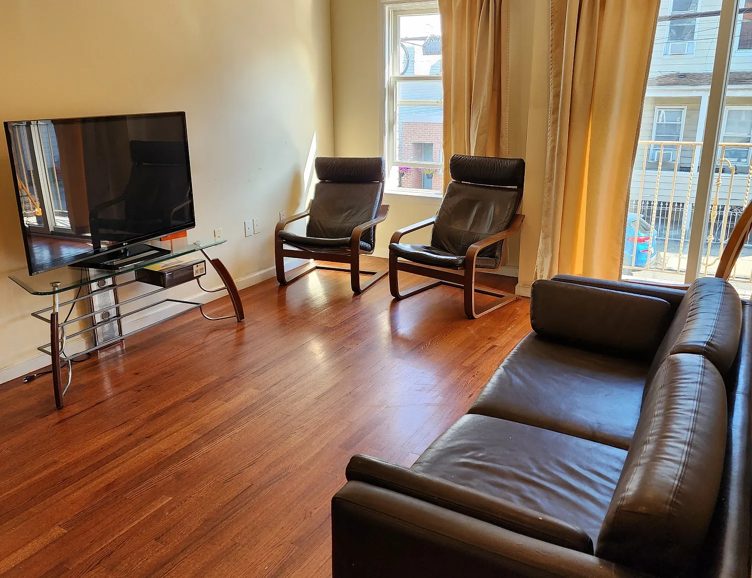 3 bed, 1200 sqft, $3,600 — Photo 4