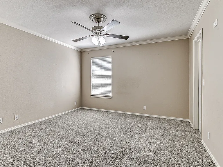323 Potomac Dr — Photo 28