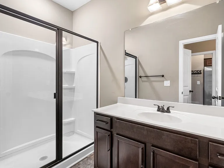 106 Whitman Xing — Photo 2
