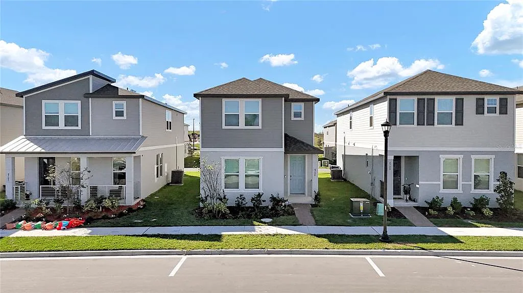 4 bed, 2.5 bath, 2011 sqft, $2,600 — Photo 2