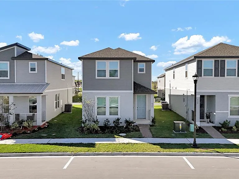 4704 Homestead Trl — Photo 2