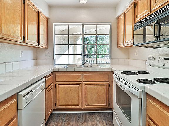 4th image of 5744 Oak Bend Ln Unit 301