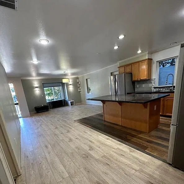 4727 19th Ave — Photo 3