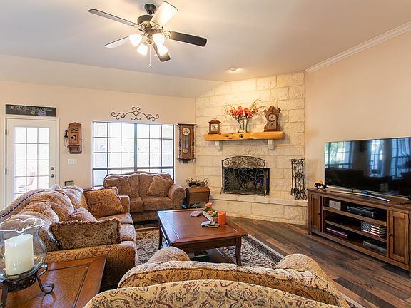 4th image of 374 Estates Dr