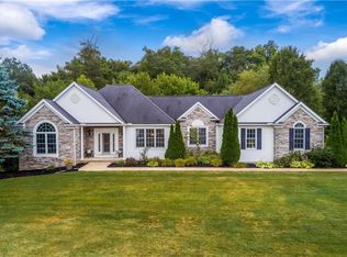 350 Regal Oaks Cir, Aurora, OH 44202