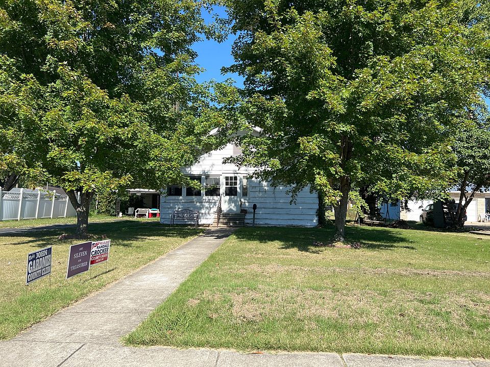 205 N Main St, Zeigler, IL 62999 Zillow