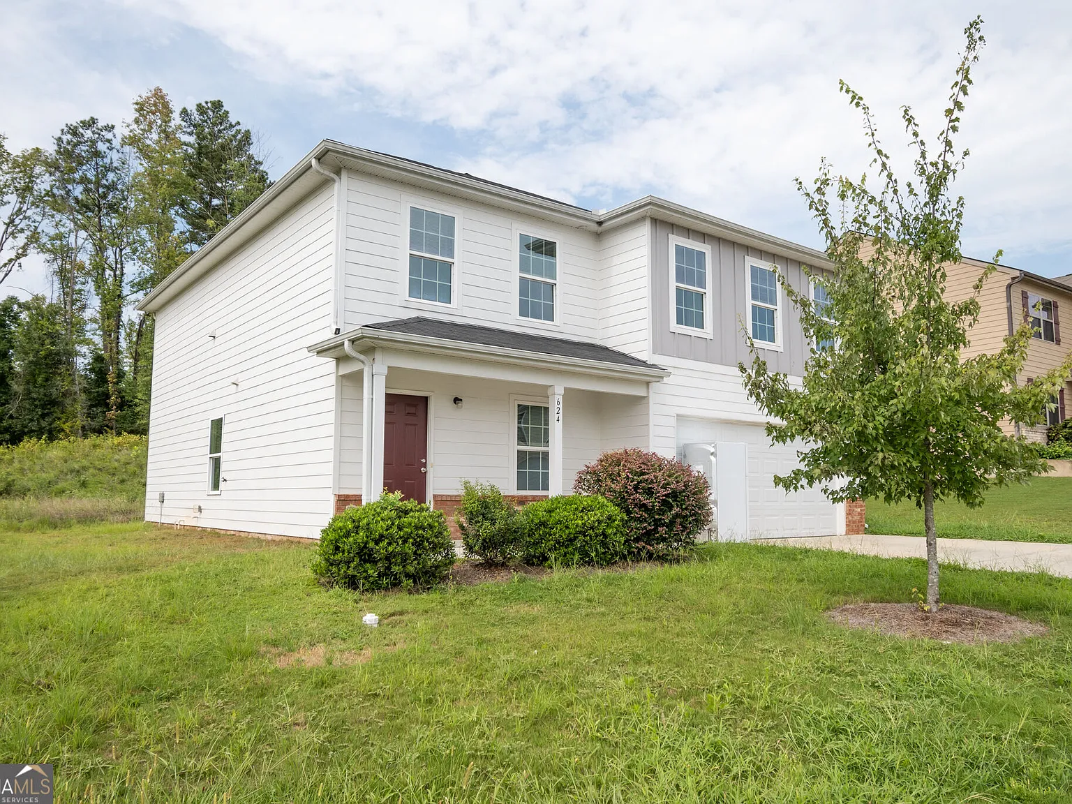 4 bed, 2.5 bath, 2341 sqft, $1,900 — Photo 3