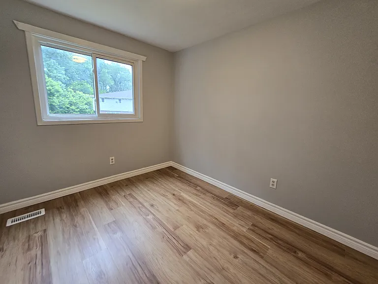 12 Pearl Cres #3 — Photo 11