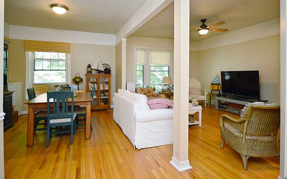 2nd image of 1047 W Balmoral Ave #2