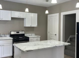 1947 Dixwell St, Davenport, IA 52802