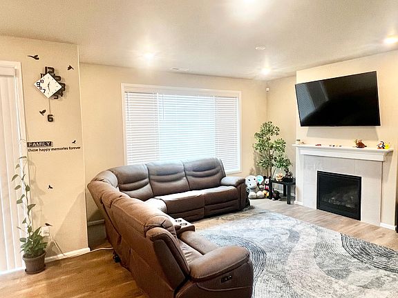 4th image of 17651 128th Avenue Ct E