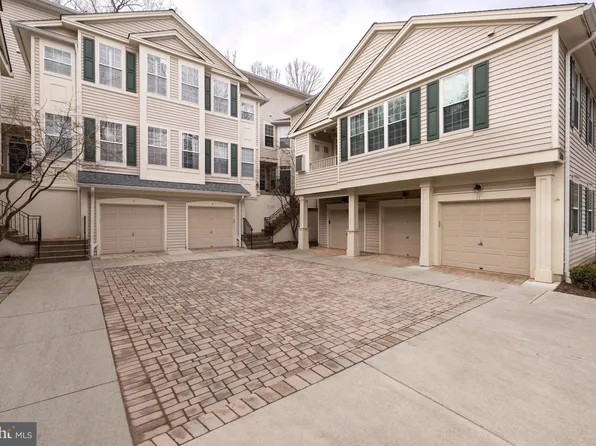1300 Windleaf Dr, Reston, VA 20194