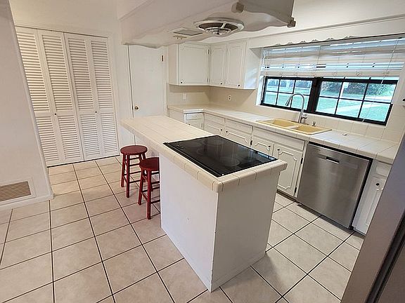 4th image of 4125 Forest Hills Dr
