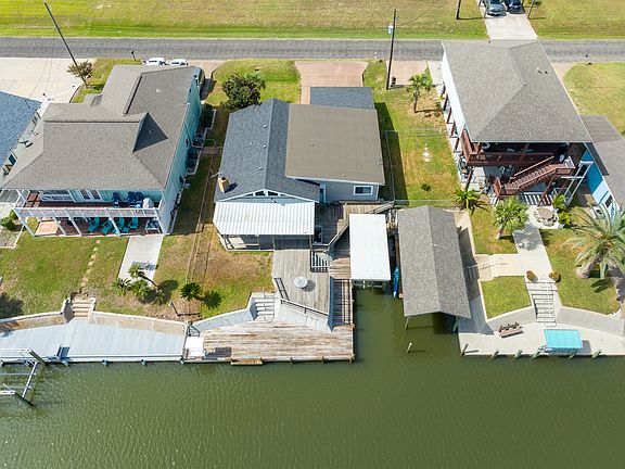 2nd image of 108 Palm Dr