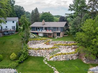 16051 Lake Point Dr, Spring Lake, MI 49456