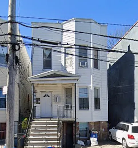 Belmont Ave — Photo 1