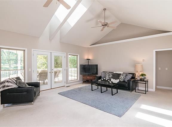 5th image of 5 E Huntington Dr