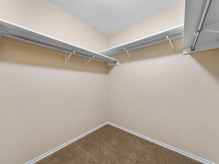 7038 Cole Creek Dr — Photo 17