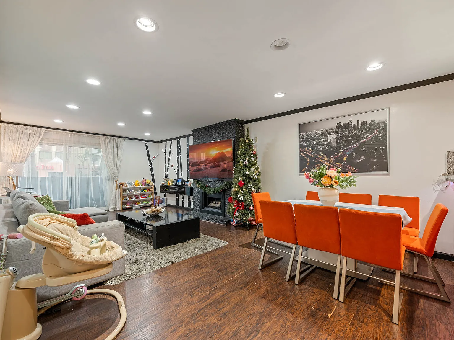 2 bed, 1220 sqft, $6,200 — Photo 1