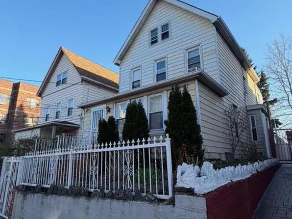 686 E 239th Street, Bronx, NY 10470