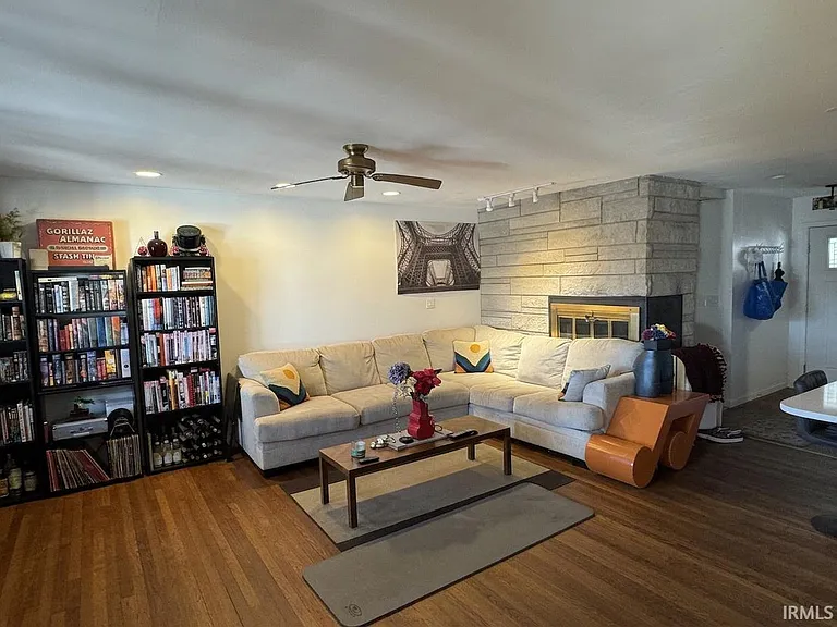209 S Hillsdale Dr — Photo 3