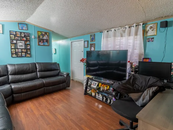 1500 N Angel St Trailer 17, Layton, UT 84041