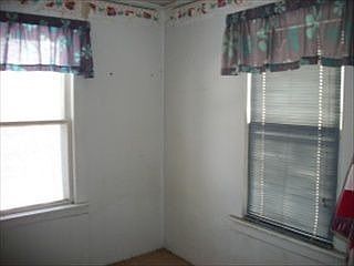 4th image of 1014 Riverview Dr