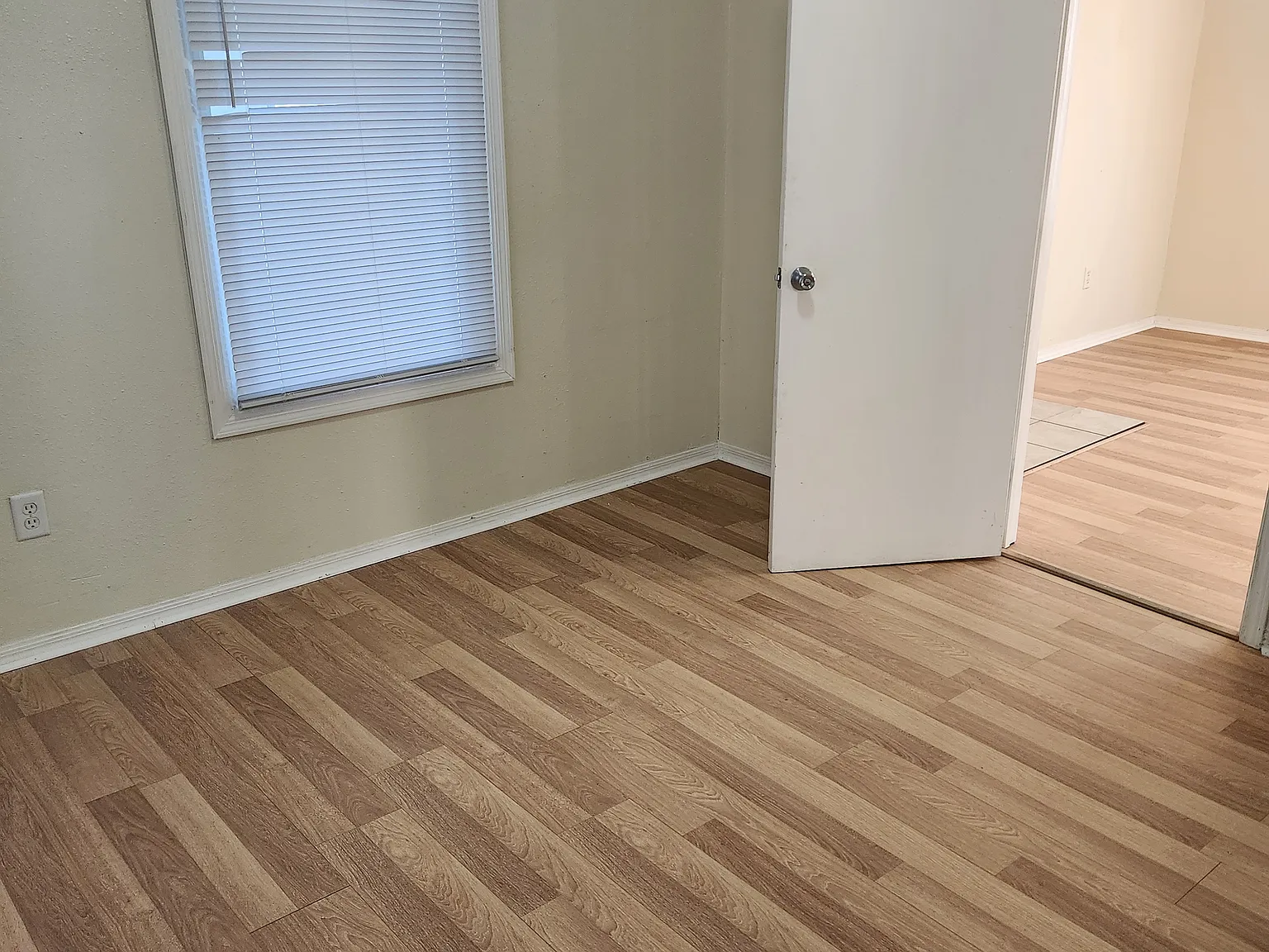 2 bed, 960 sqft, $1,100 — Photo 4
