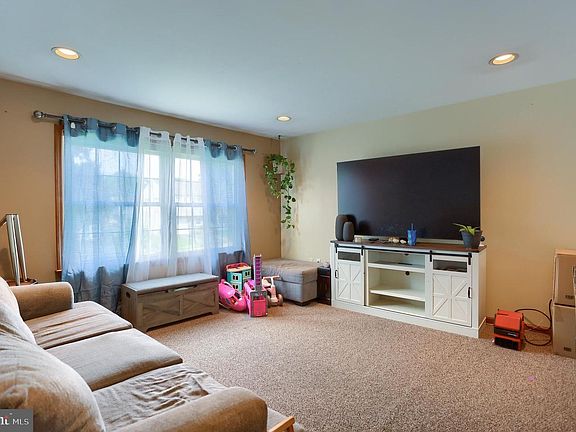 4th image of 1526 Princess Anne Dr