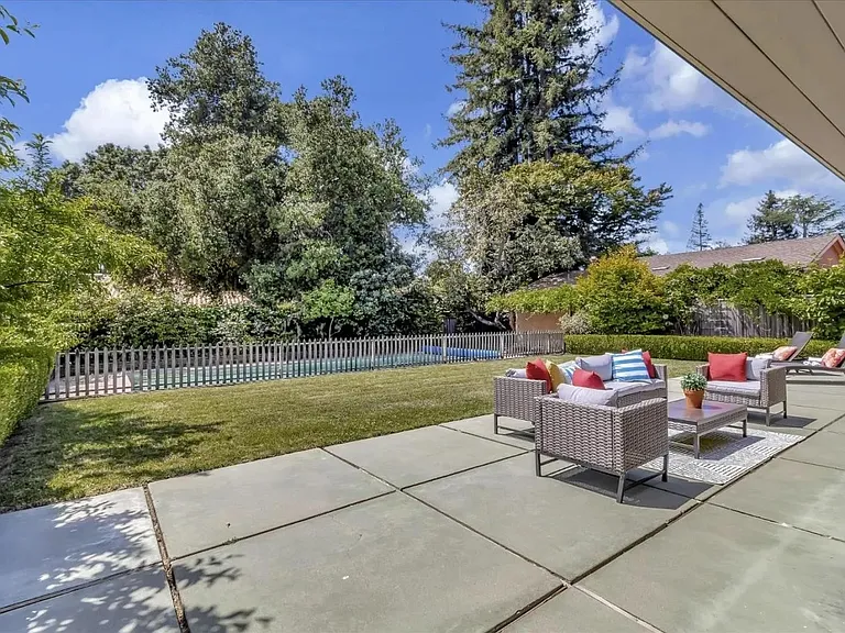 1558 Edgewood Dr — Photo 22