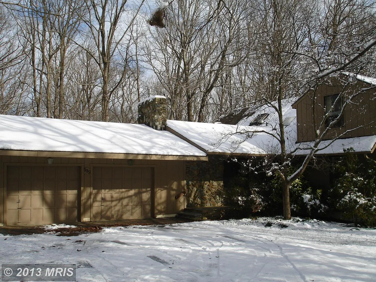 909 Seneca Rd photo 1
