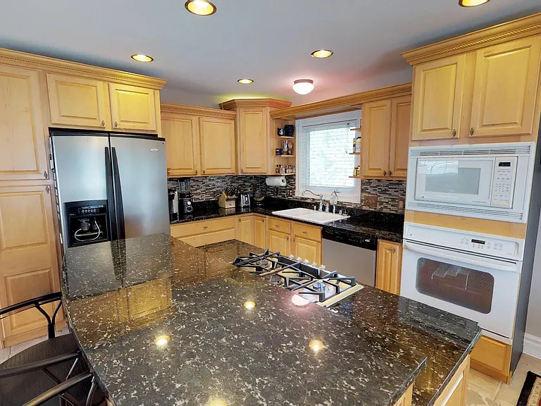 3835 Fairmeadow Dr — Photo 40