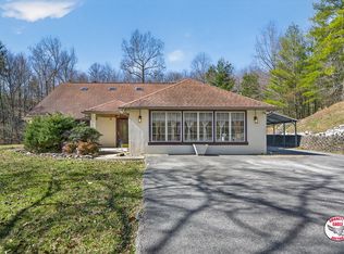 395 Ashley Ln, Oneida, TN 37841