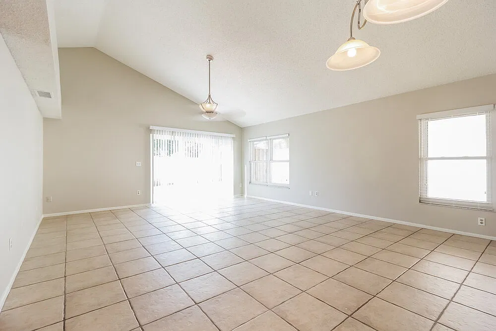 3 bed, 2.5 bath, 1643 sqft, $2,590 — Photo 4