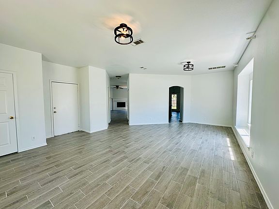 4th image of 1064 Maltese Ln