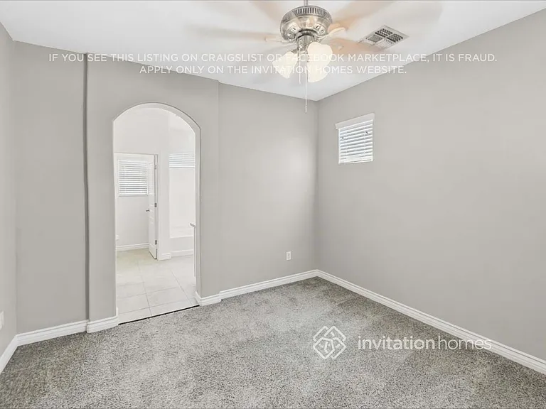 327 S Travis — Photo 12