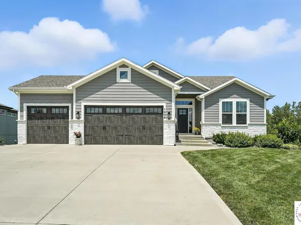 1606 SW Blackstone Pl, Lees Summit, MO 64082