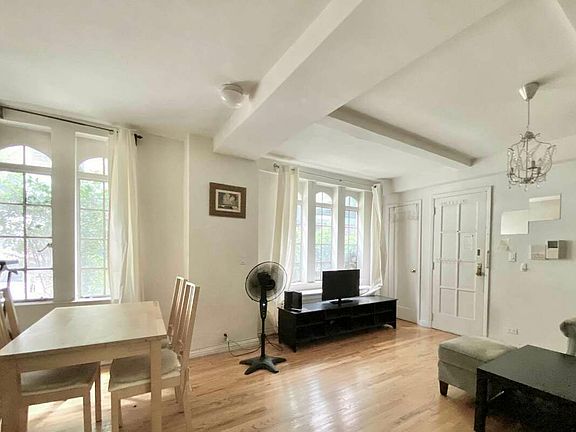4th image of 328 E 43rd St #102